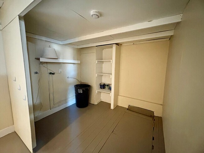 Building Photo - 165 N Hanover St