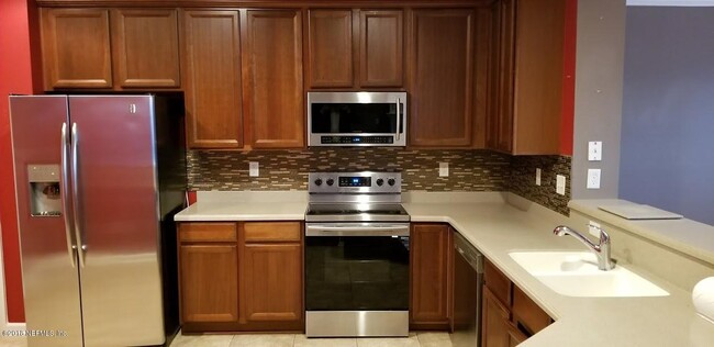 Building Photo - End Unit Townhome