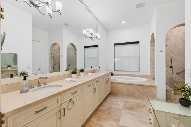 Building Photo - 17662 Cadena Dr