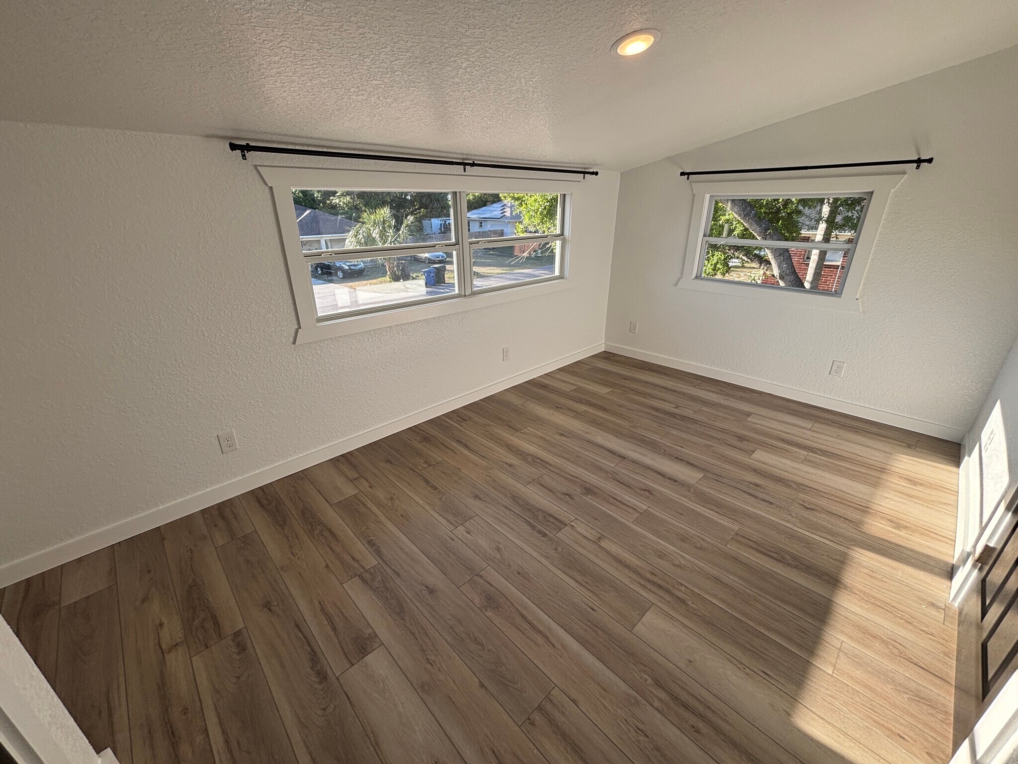Building Photo - 150 S Nekoma Ave