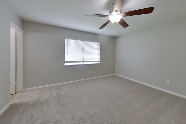 Building Photo - 5030 Ridgecreek Dr