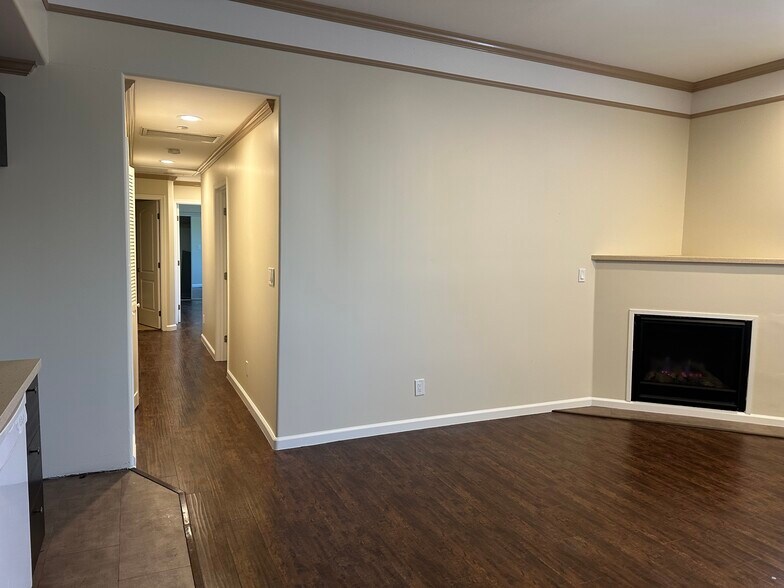 Building Photo - 14352 Tiara St