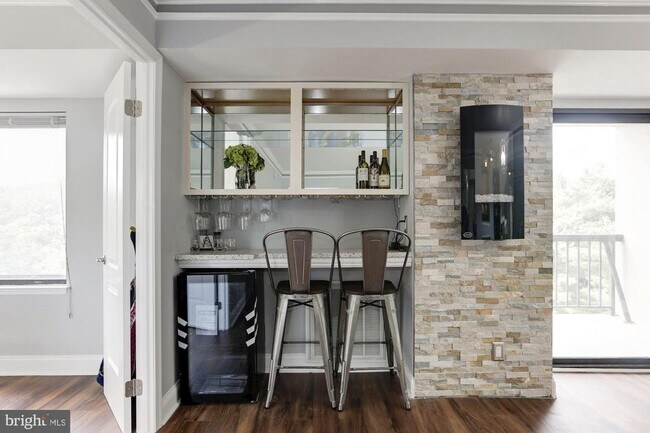 Building Photo - 3800 Powell Ln