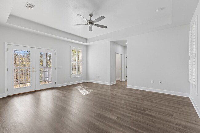 Building Photo - Executive Lakefront in Gainesville - Available NOW