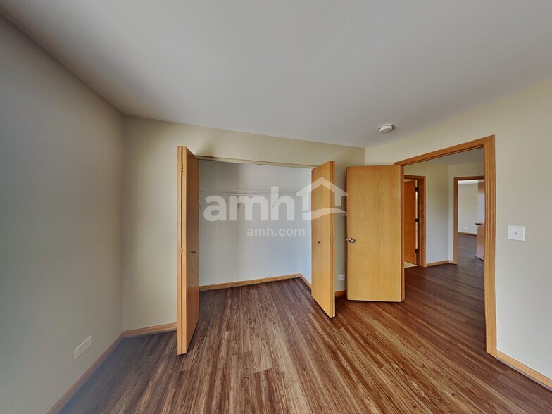 Building Photo - 1007 Angelica Cir