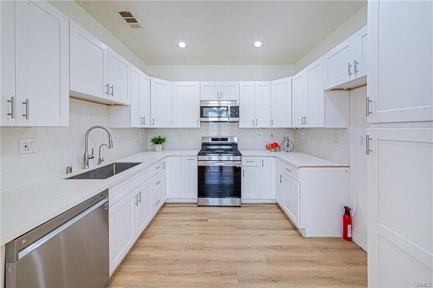 Building Photo - 138 S Hidden Path