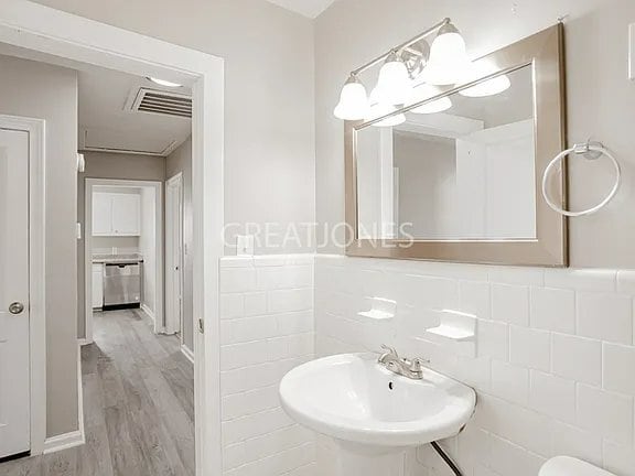 Building Photo - 2425 Avalon Rd