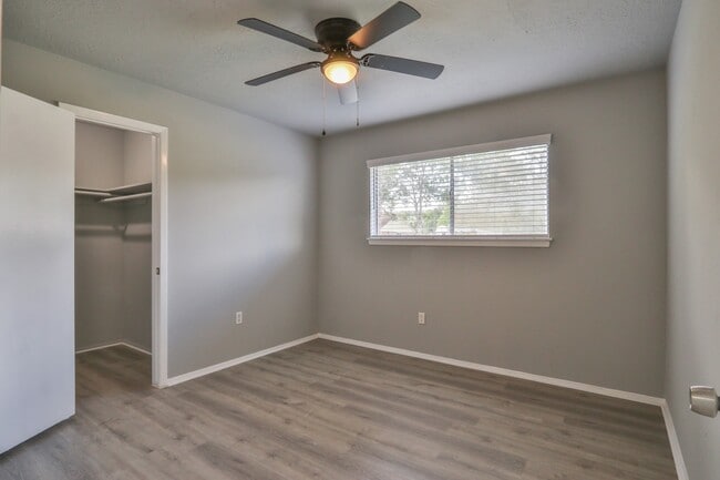 Building Photo - 501 Point Clear Dr