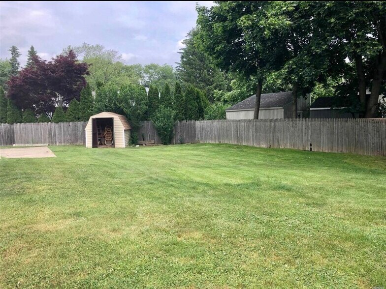 Building Photo - 40 Yale St