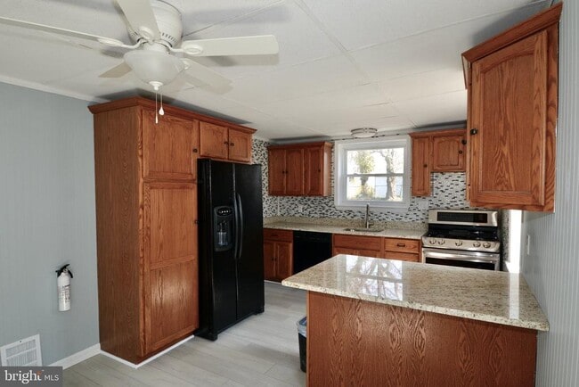 Building Photo - 13 Massachusetts Ave