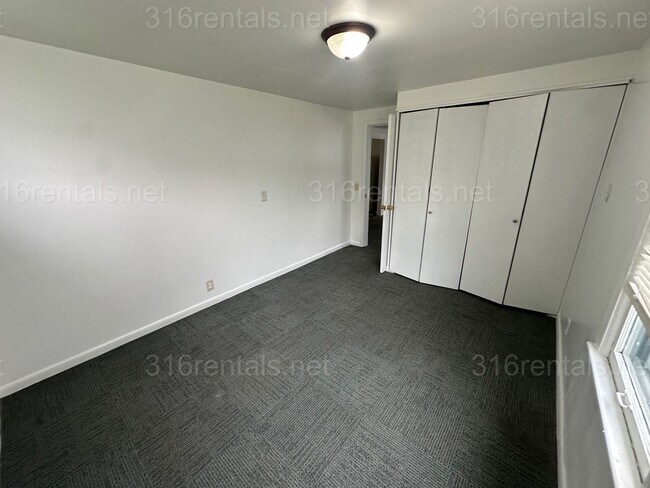 Building Photo - $1150- 3 bed 1 bath - Single Family Home
