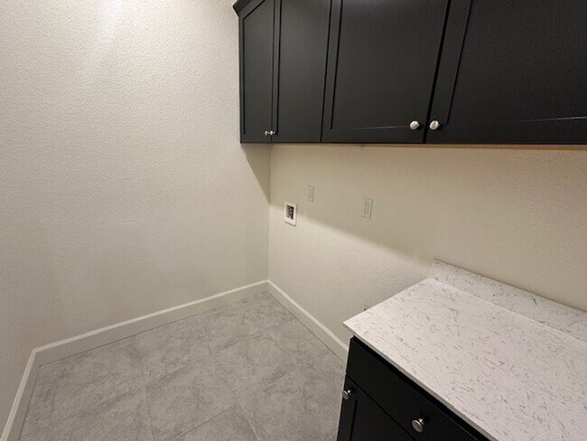 Building Photo - 6251 Bucking Horse Dr