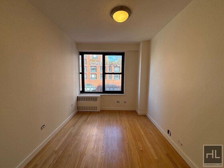 Building Photo - Fourth Avenue