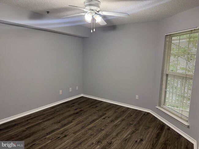 Building Photo - 1504 Lincoln Way
