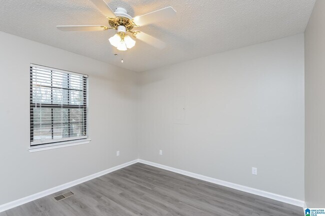 Building Photo - 155 Lake Country Dr