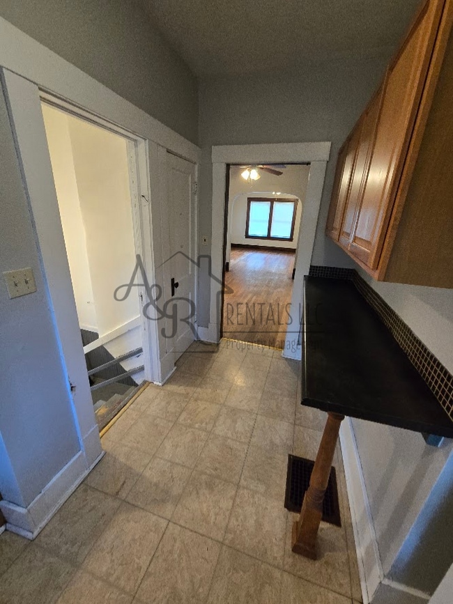 Building Photo - 112 W Quincy St