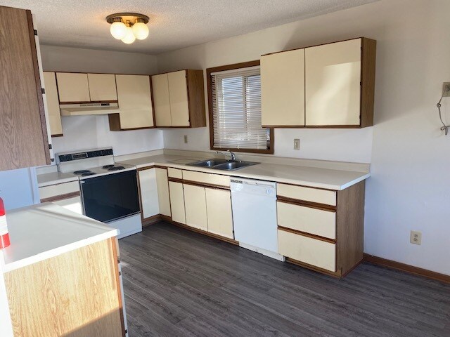 Kitchen - 920 9th Ave SE