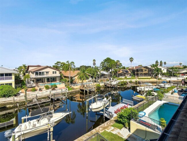 Building Photo - 6241 Bayside Dr