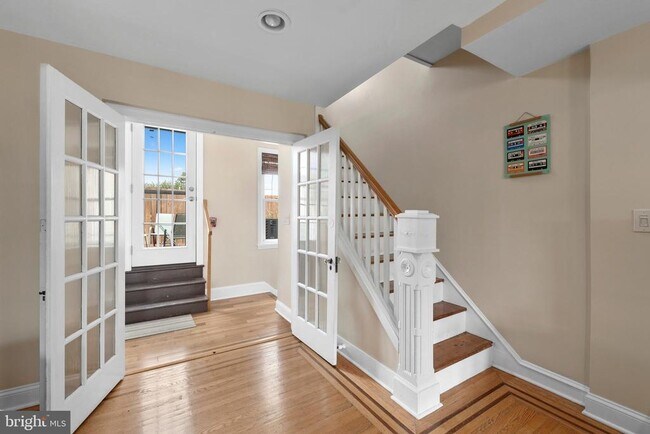 Building Photo - 309 E Girard Ave
