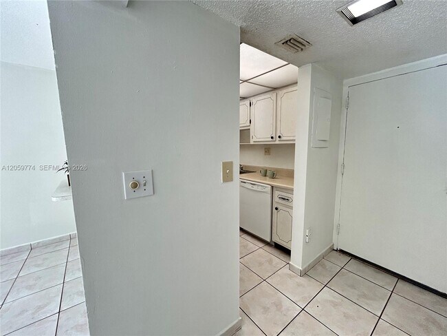 Building Photo - 14301 N Kendall Dr