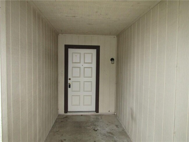 Building Photo - 405 Arrow Head