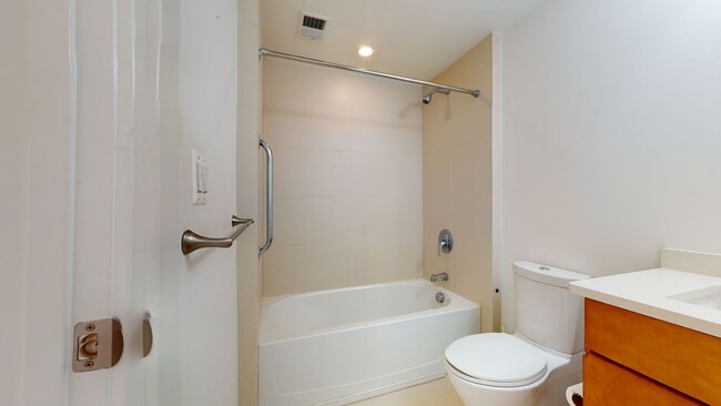 Building Photo - Friendship Heights Modern One Bedroom Off ...