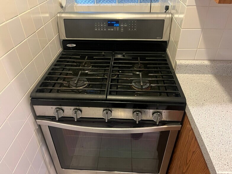 Building Photo - 3816 N Nora Ave