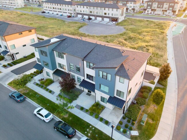 Building Photo - 374 S Willow Leaf Rd