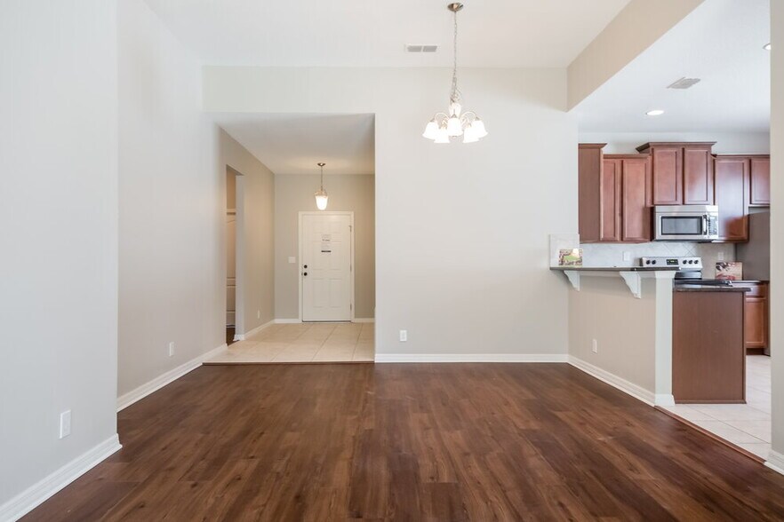 Building Photo - 831 Crooked Branch Dr