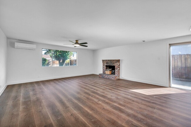 Building Photo - 785 Casazza Dr