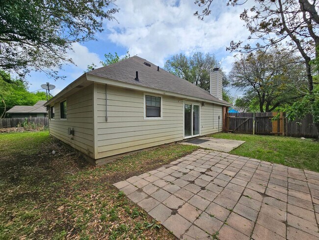 Building Photo - AVAILABLE NOW!