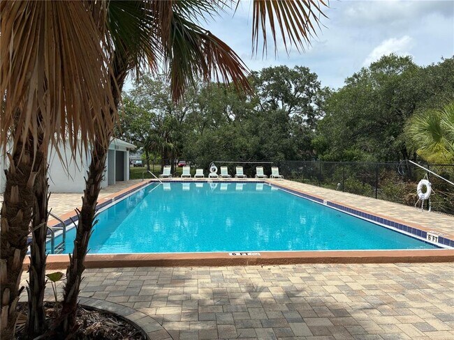Building Photo - 4131 Dolphin Dr