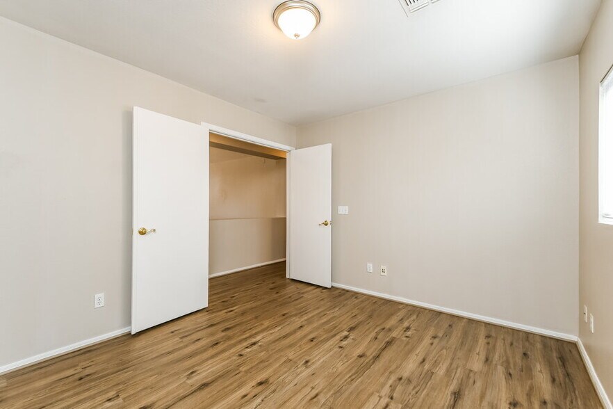 Building Photo - 11218 E Quarry Ave