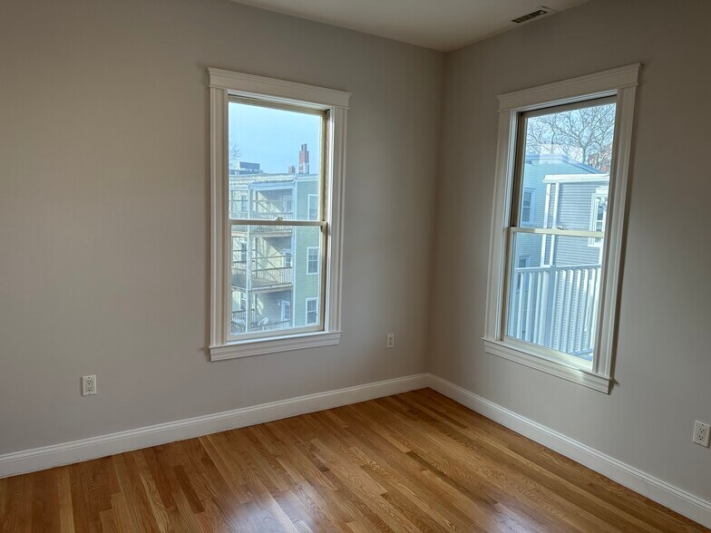 Building Photo - 12 Buttonwood St