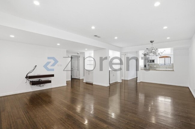 Building Photo - 743 Euclid Ave