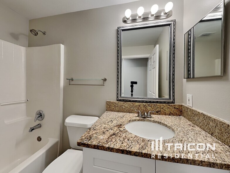 Building Photo - 649 Doe Cove Pl