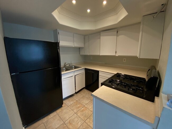 Building Photo - COMING SOON - Beautiful Condo in the Heart of Vibrant San Diego!