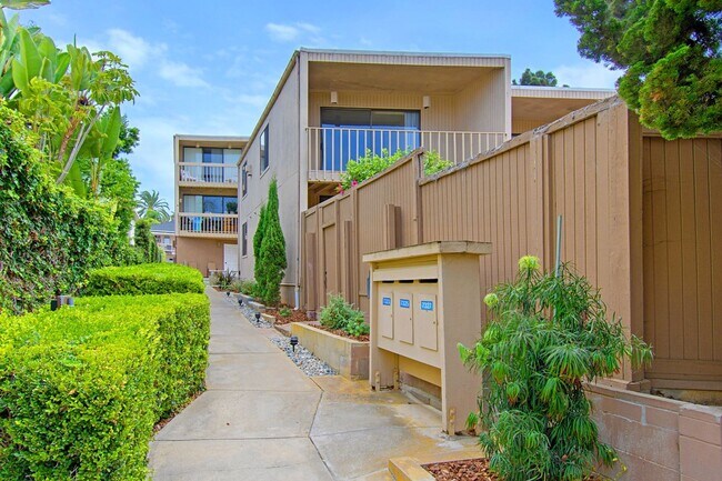 Building Photo - LIVE IN LA JOLLA! LOVELY TOWNHOME WITH BEA...