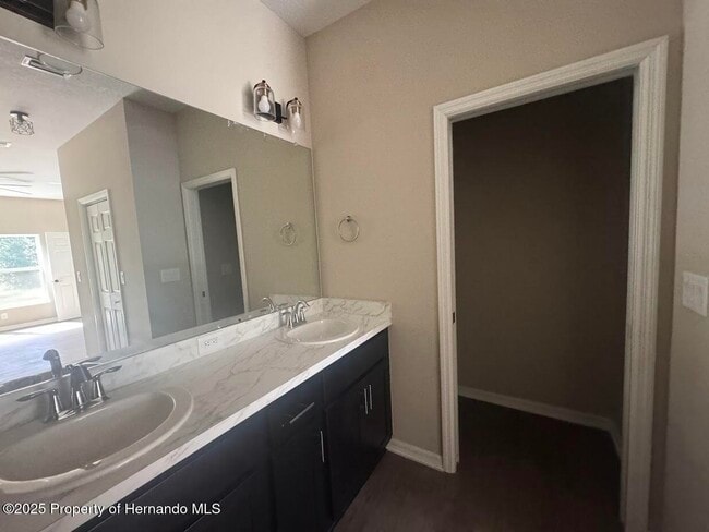 Building Photo - 6270 W Oak Park Blvd