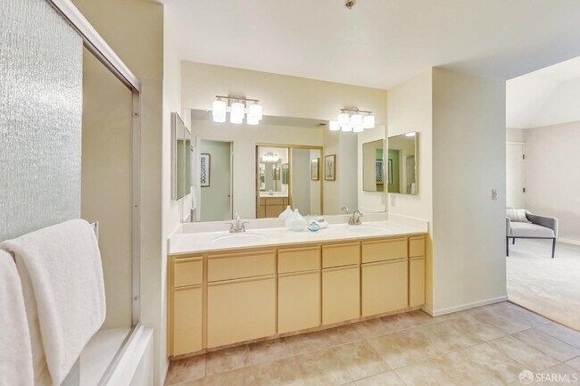 Building Photo - 523 Green Ridge Dr