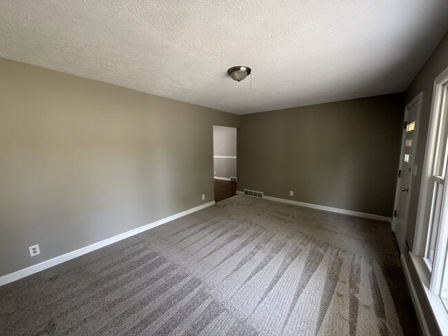 Building Photo - 2538 Veronica Dr