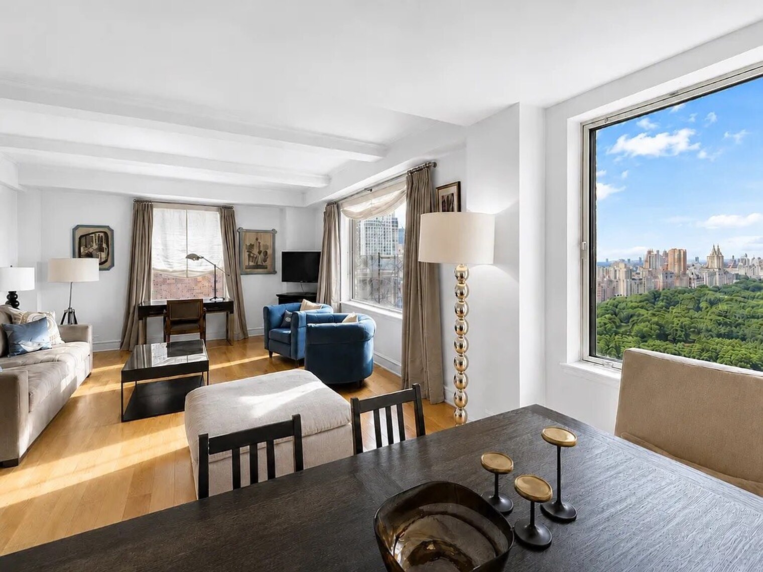 Building Photo - 160 Central Park S