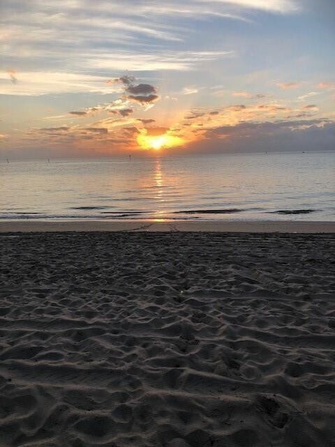 Building Photo - 1609 N Riverside Dr