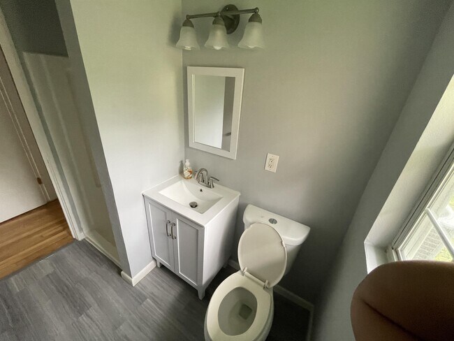 Building Photo - 258 Cresham Dr