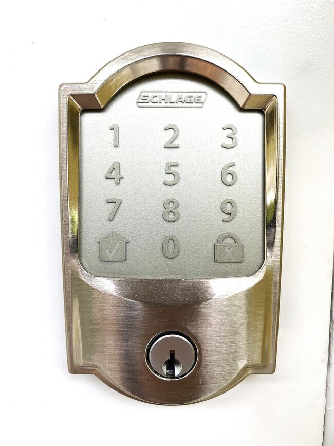 Building Photo - 2660 NE 8th Ave