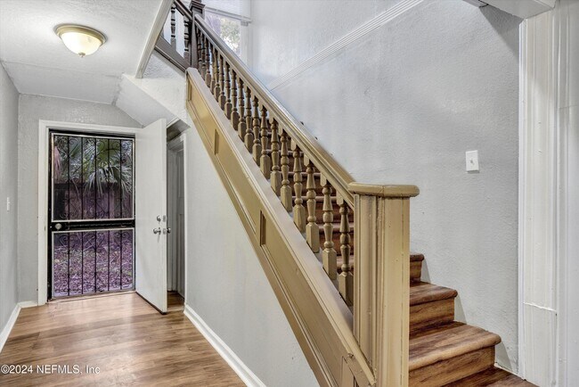 Building Photo - 1722 W 30th St