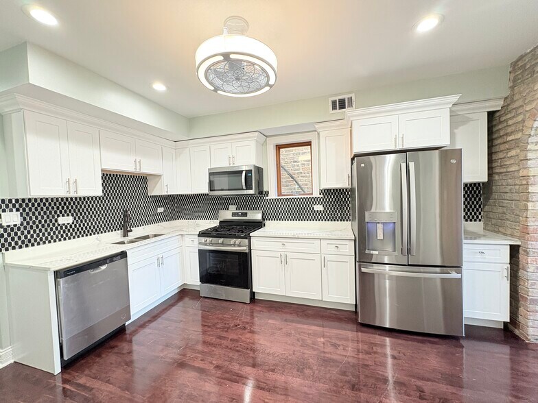 Kitchen - 2026 W McLean Ave
