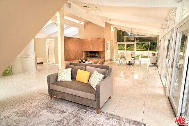 Building Photo - 3835 Sapphire Dr