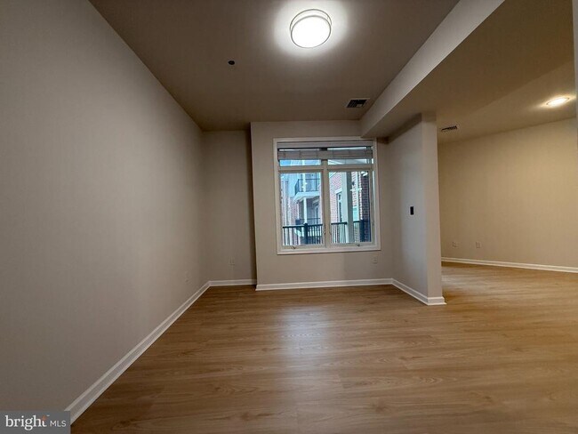 Building Photo - 407 Carson Terrace