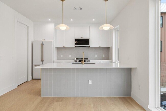 Building Photo - 3530 Gonzales St